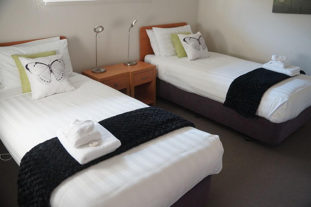 Marina Park Apartments Whitianga Bagian luar foto