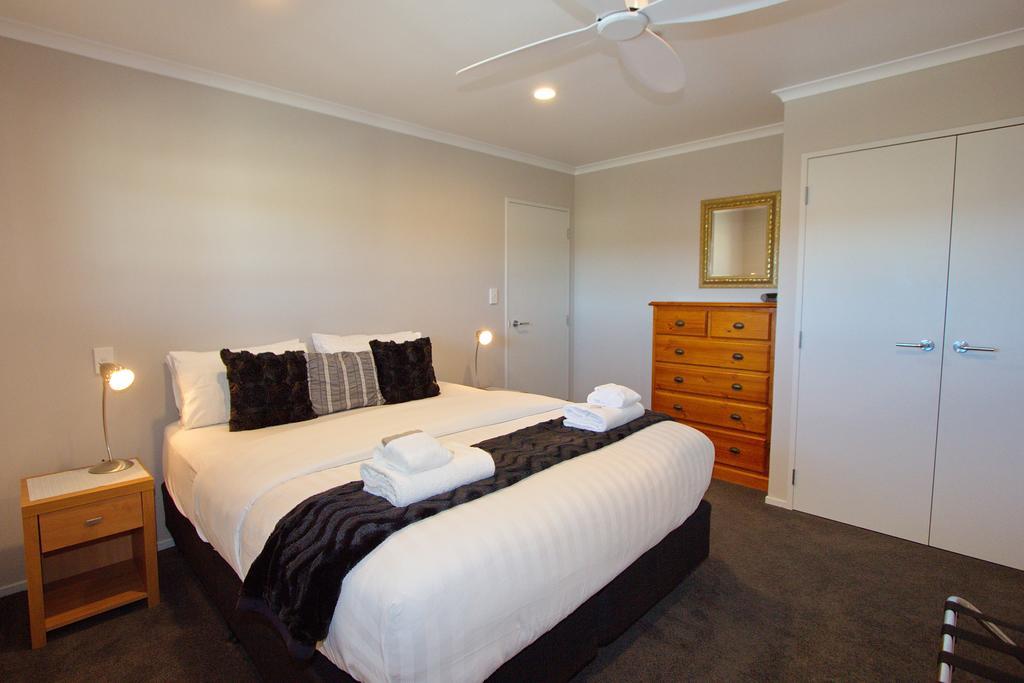 Marina Park Apartments Whitianga Bagian luar foto